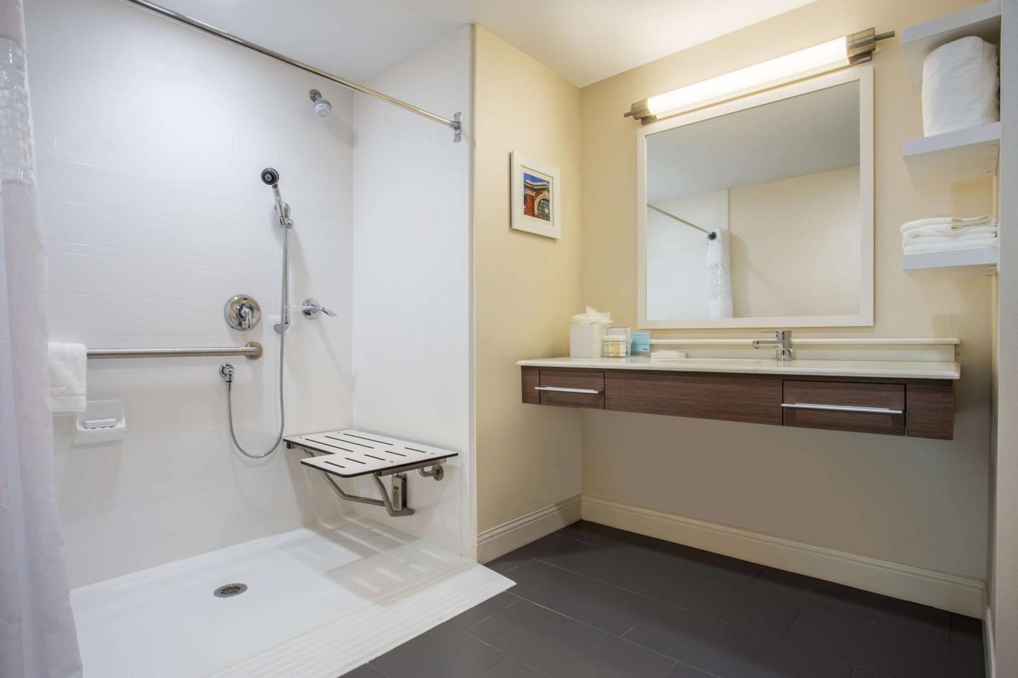 Hampton Inn & Suites Yonkers - Westchester Экстерьер фото