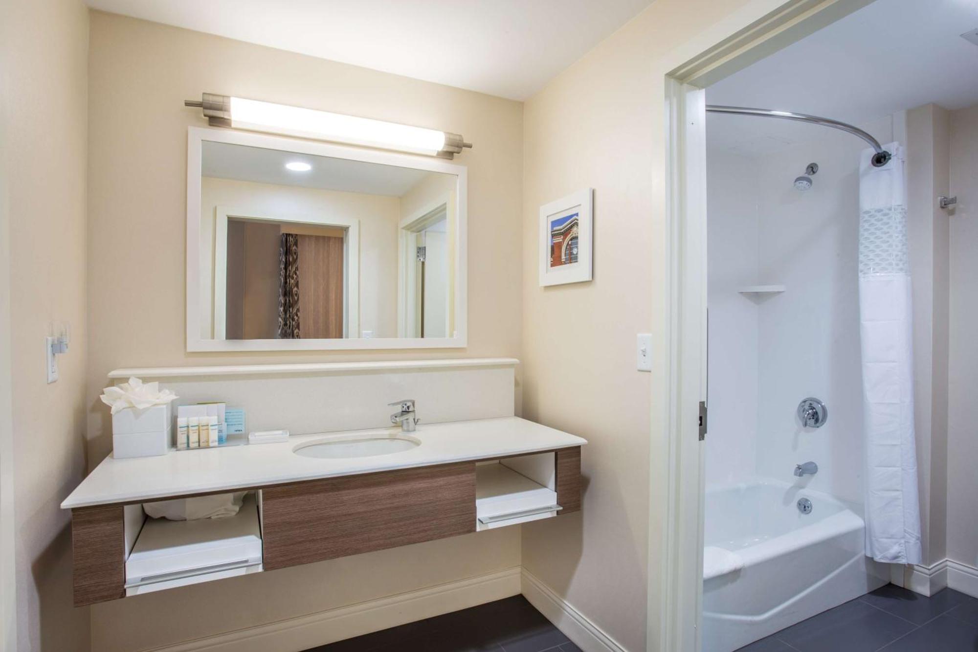 Hampton Inn & Suites Yonkers - Westchester Экстерьер фото