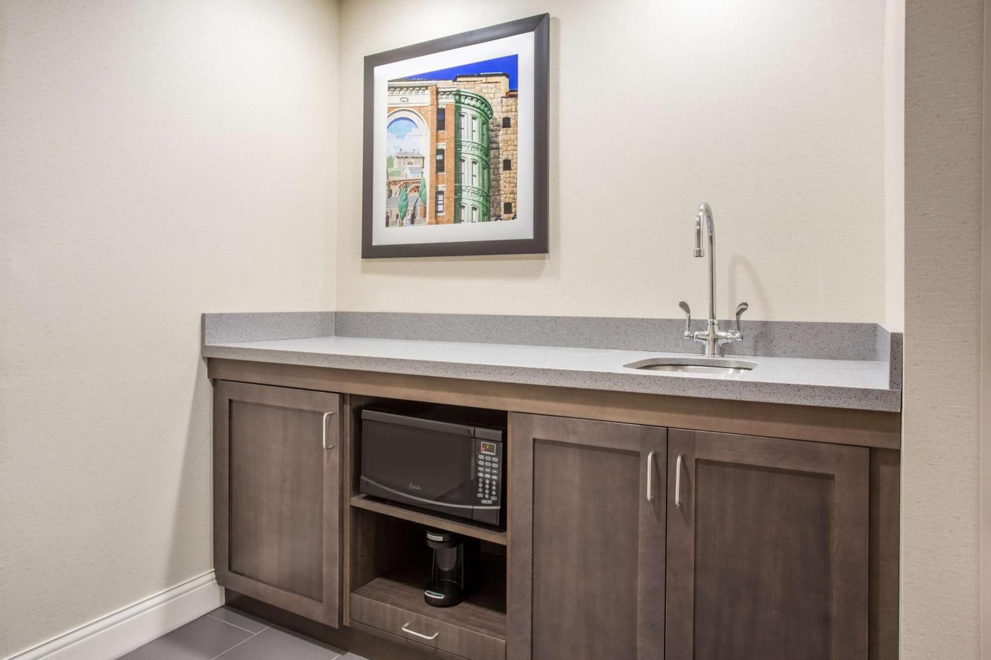 Hampton Inn & Suites Yonkers - Westchester Экстерьер фото