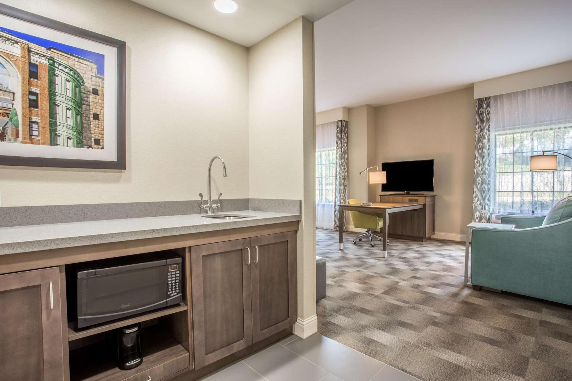 Hampton Inn & Suites Yonkers - Westchester Экстерьер фото