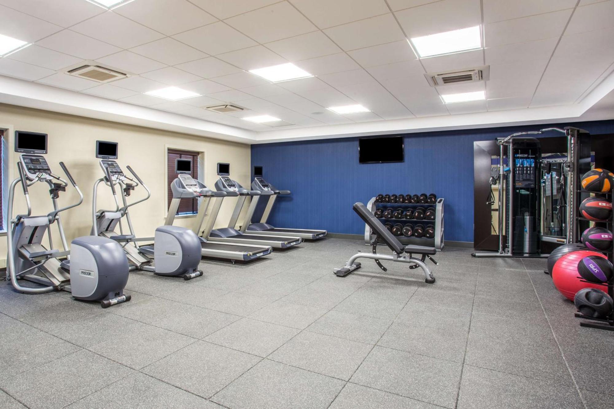 Hampton Inn & Suites Yonkers - Westchester Экстерьер фото