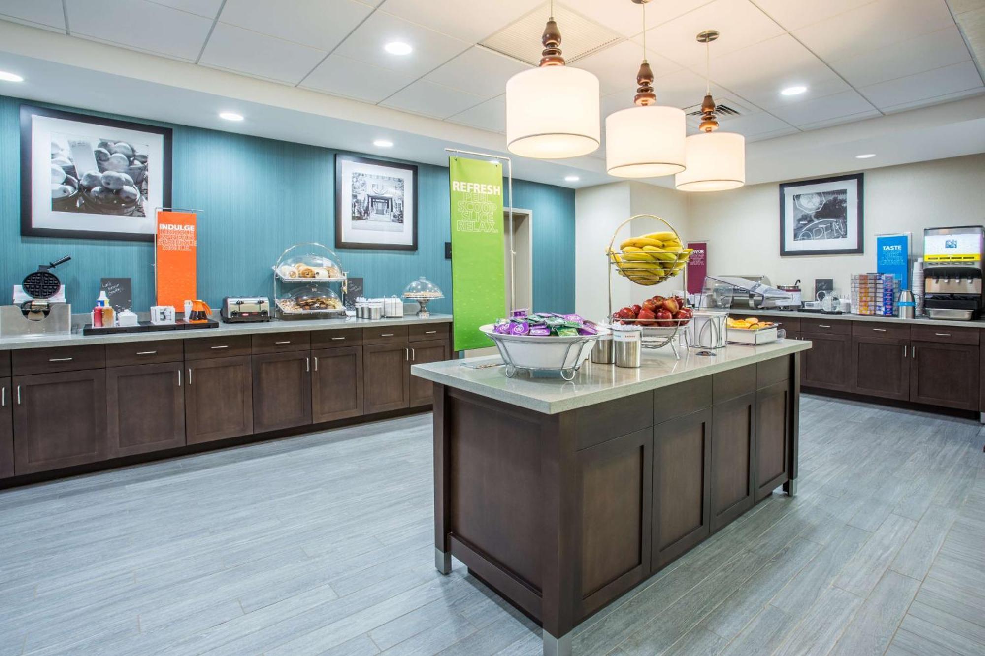 Hampton Inn & Suites Yonkers - Westchester Экстерьер фото
