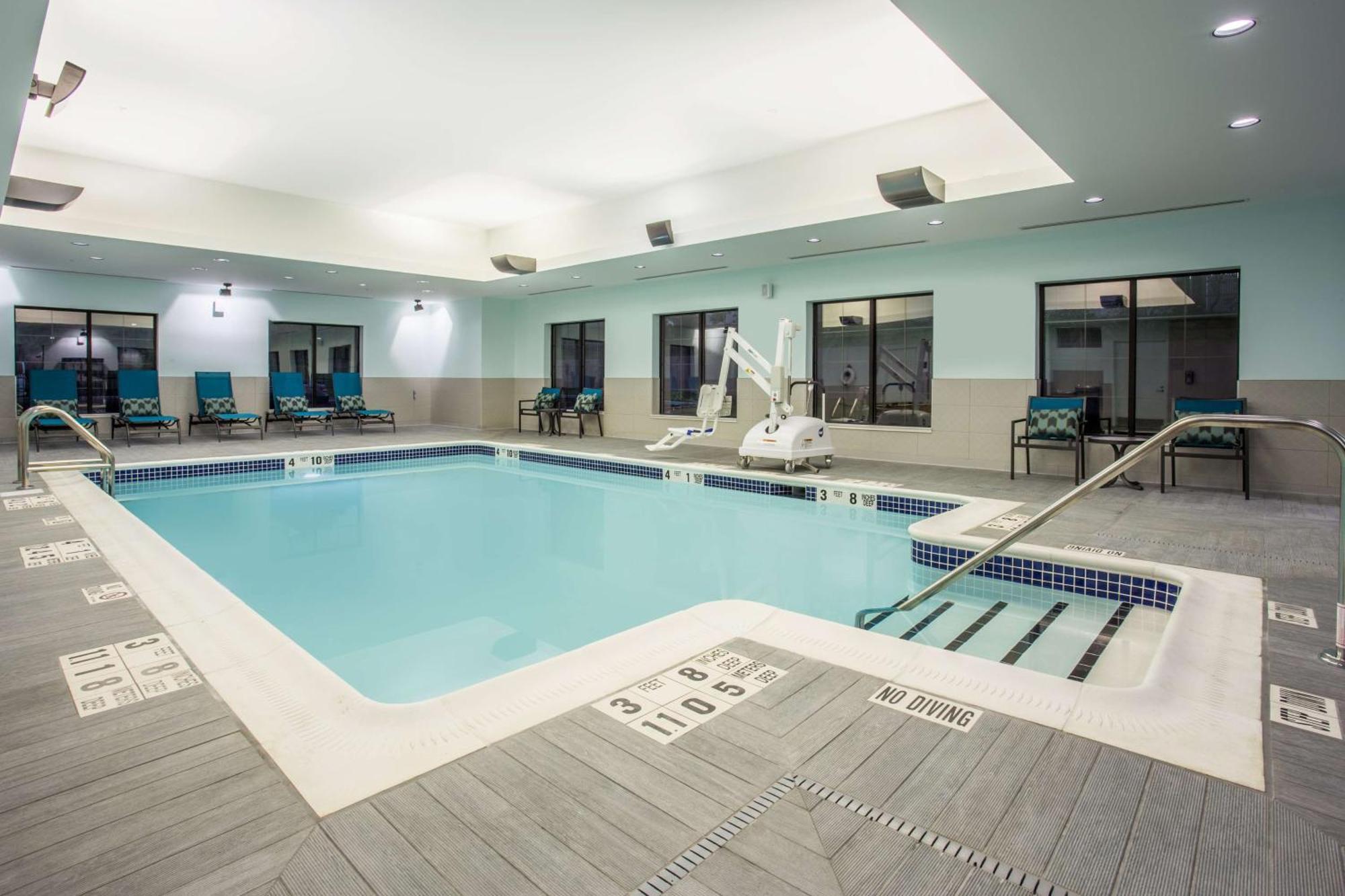 Hampton Inn & Suites Yonkers - Westchester Экстерьер фото