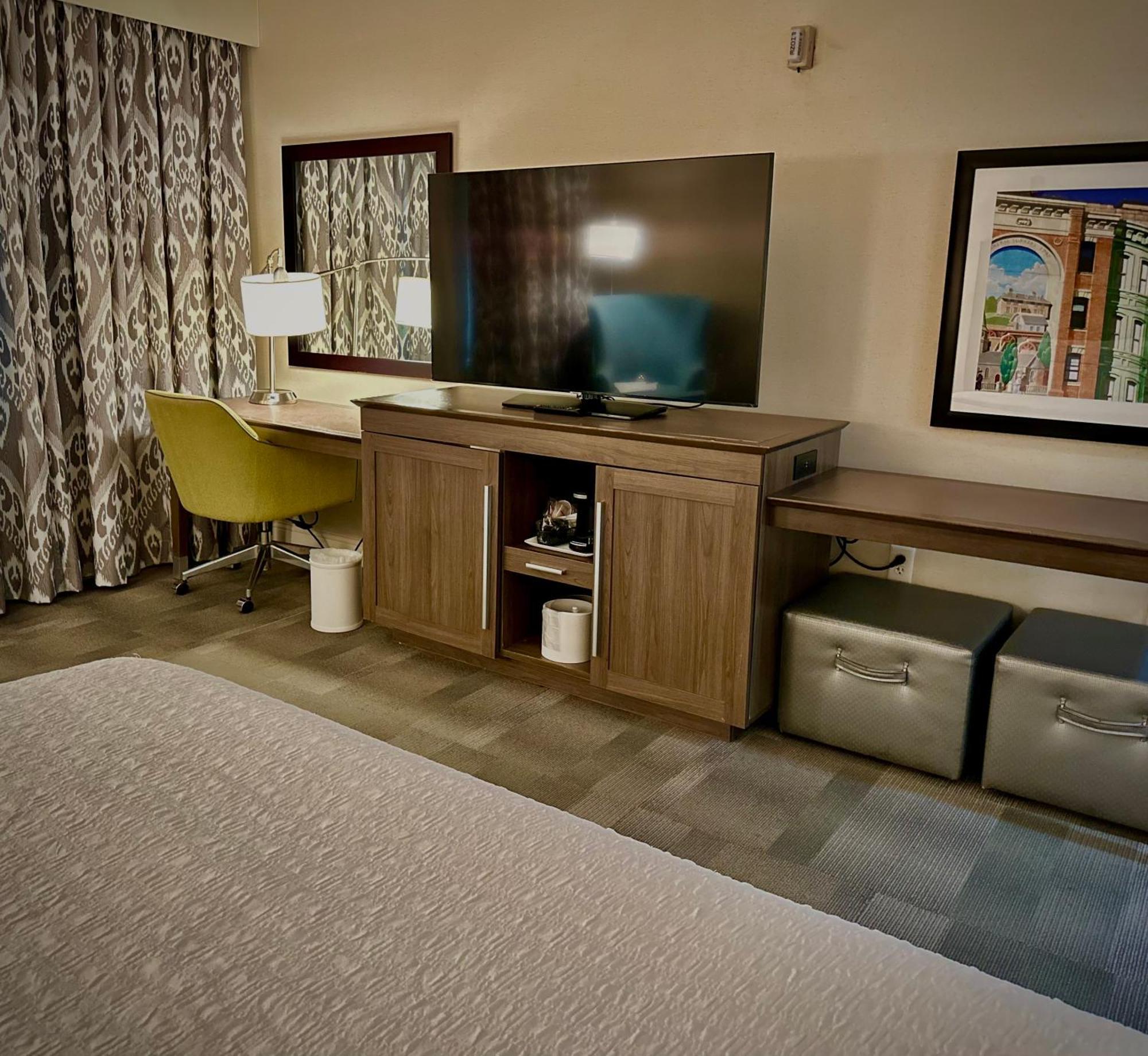 Hampton Inn & Suites Yonkers - Westchester Экстерьер фото