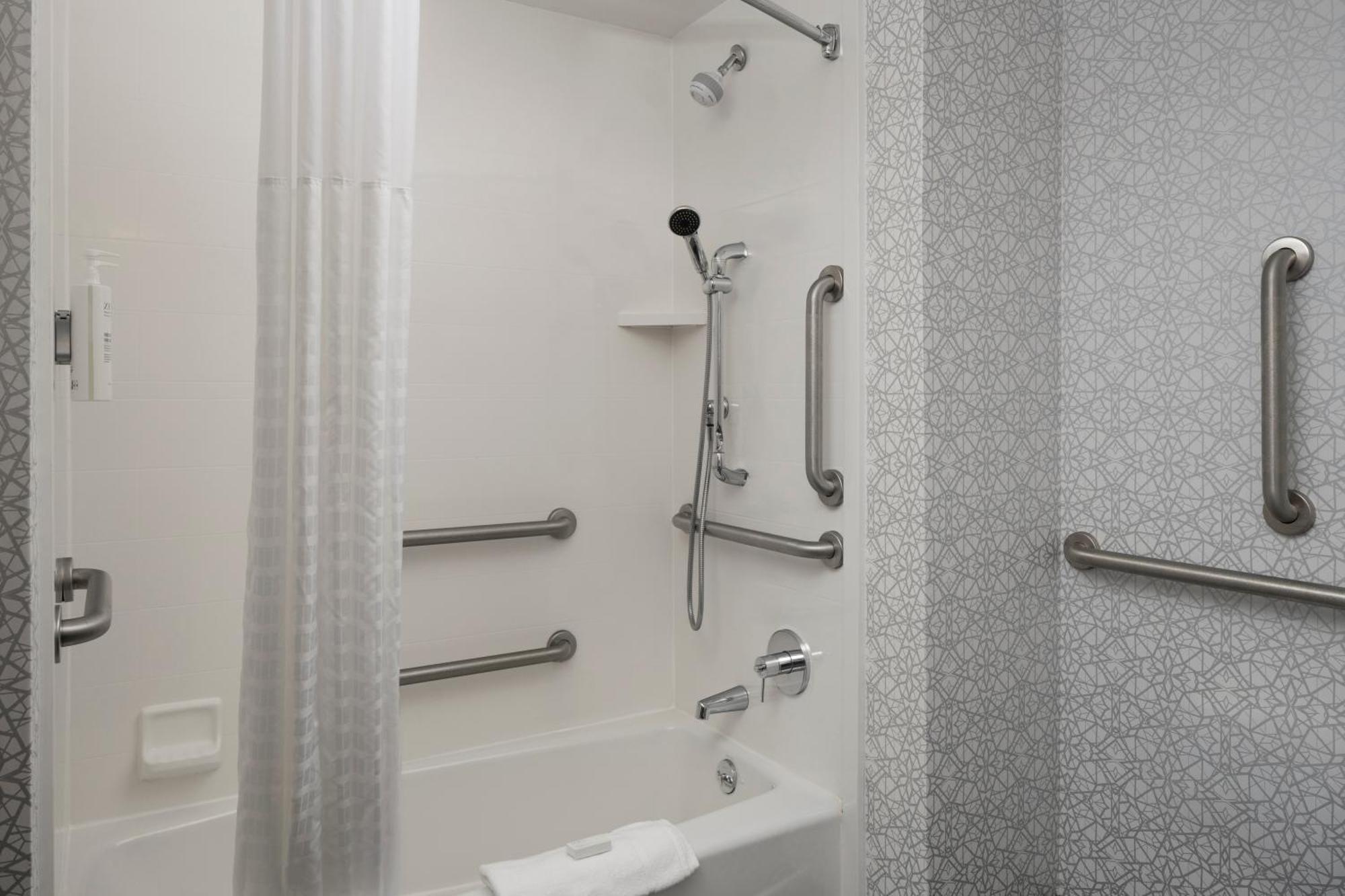 Hampton Inn & Suites Yonkers - Westchester Экстерьер фото