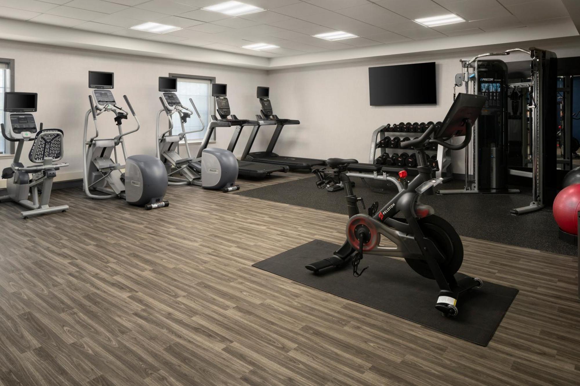 Hampton Inn & Suites Yonkers - Westchester Экстерьер фото