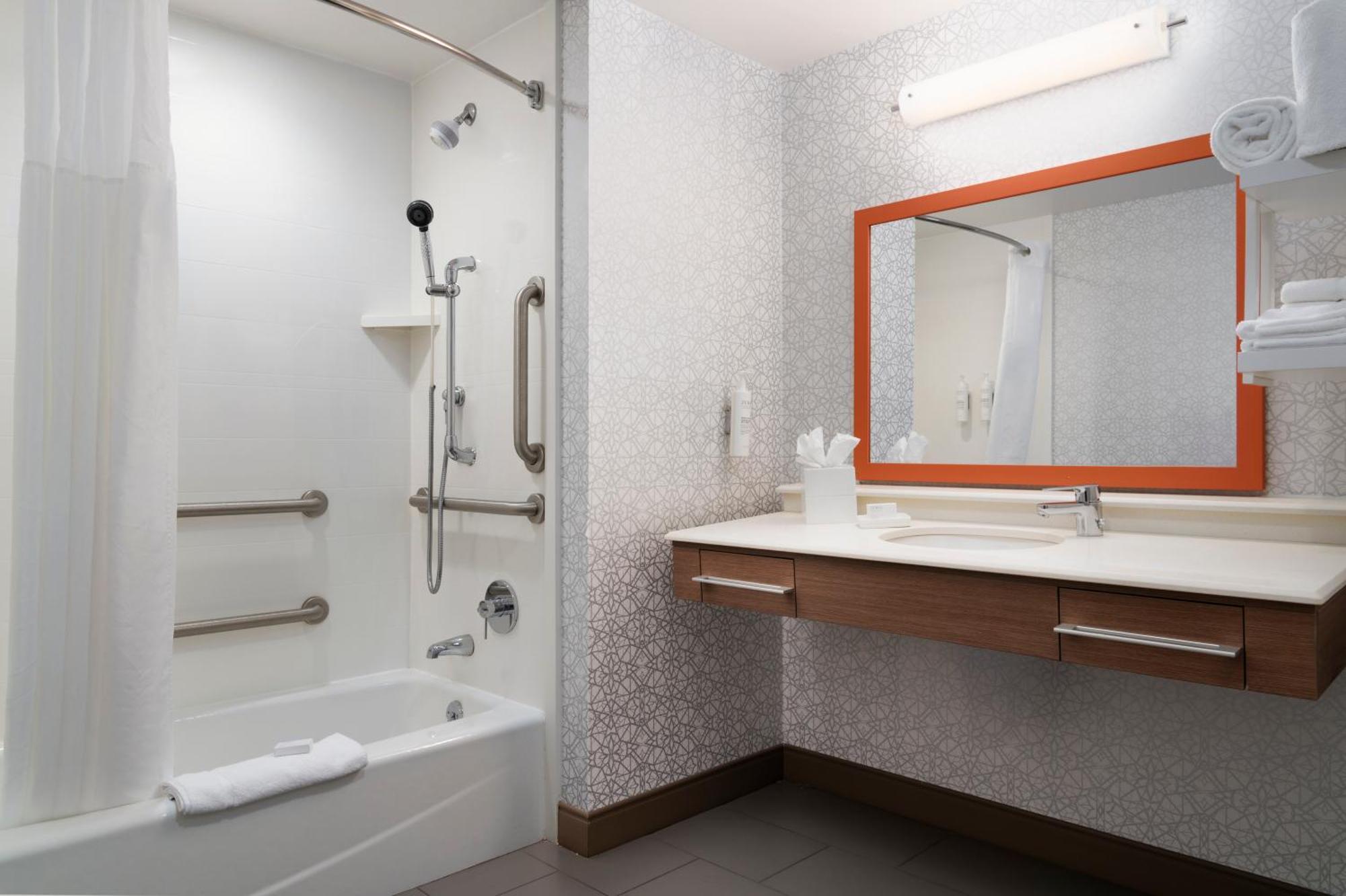Hampton Inn & Suites Yonkers - Westchester Экстерьер фото