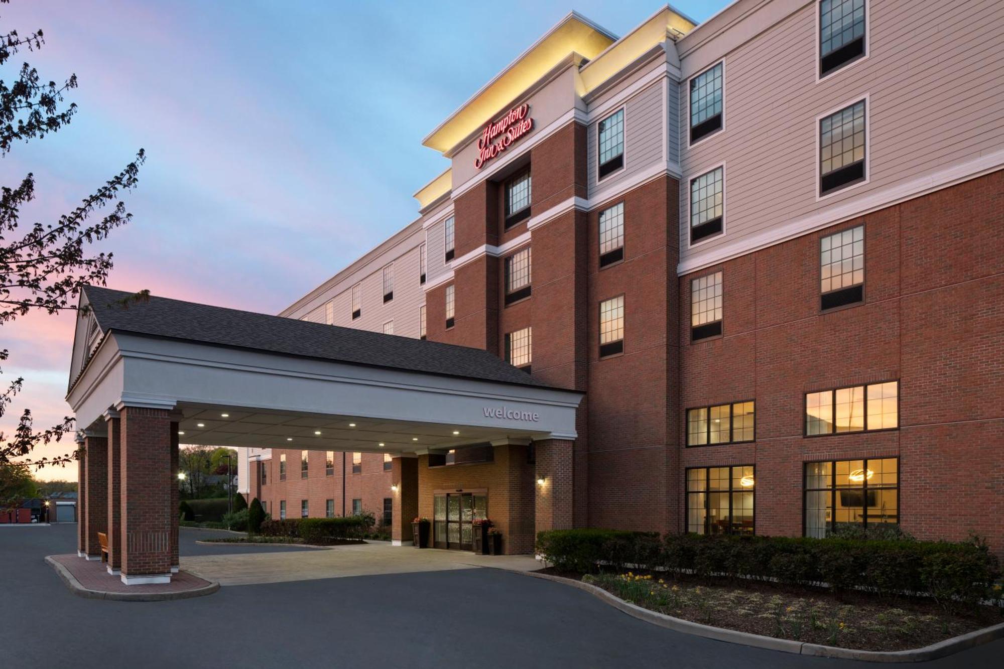 Hampton Inn & Suites Yonkers - Westchester Экстерьер фото