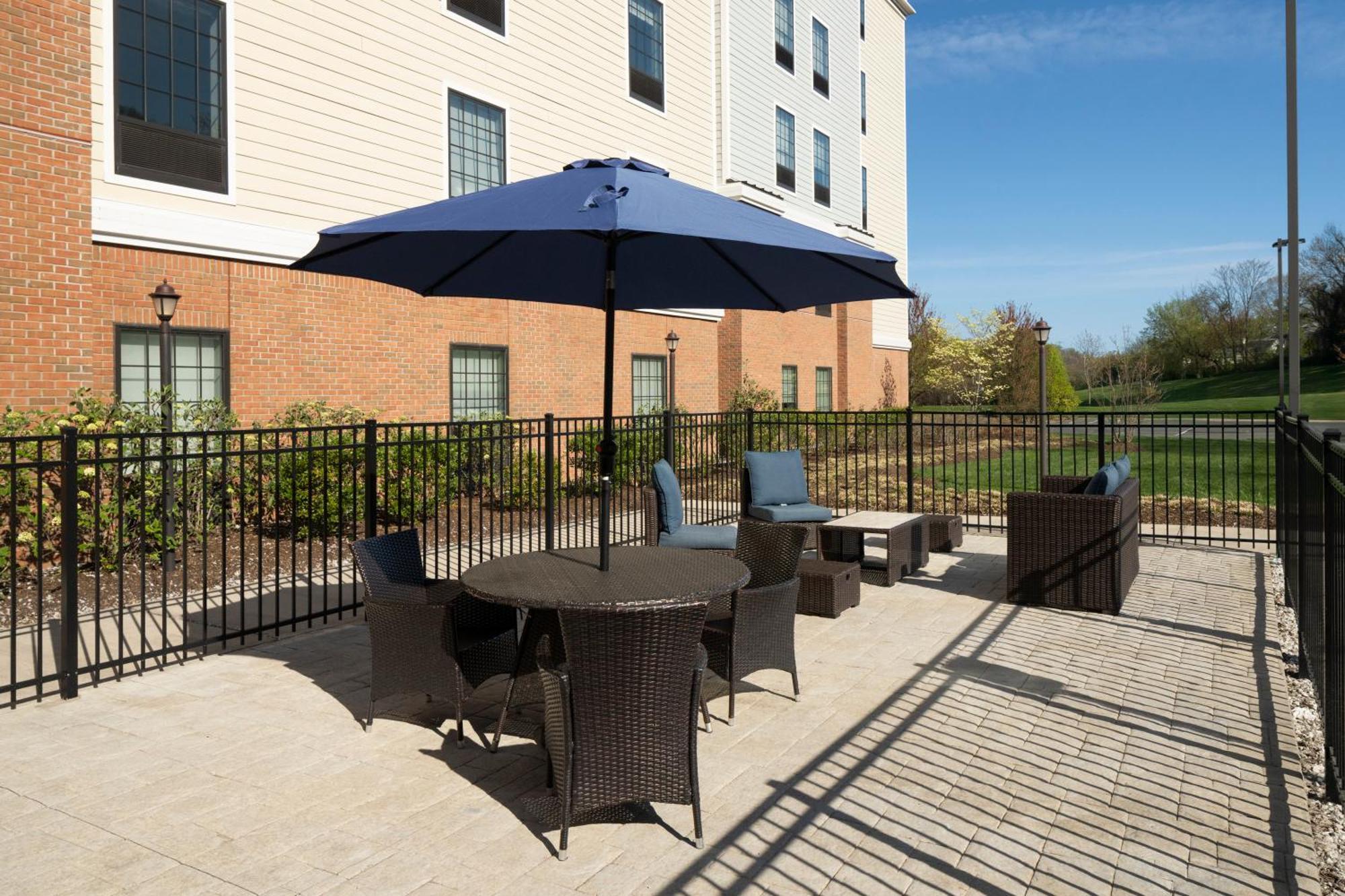 Hampton Inn & Suites Yonkers - Westchester Экстерьер фото