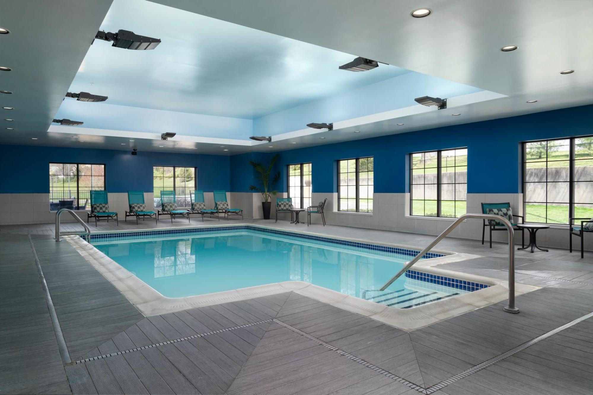 Hampton Inn & Suites Yonkers - Westchester Экстерьер фото